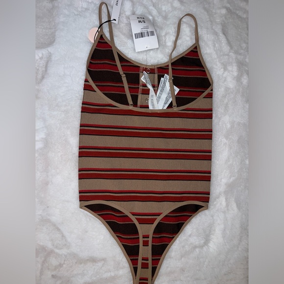 4/$10 Bundle Sale: NWT Forever 21 Seamless Thong Spaghetti Strap Bodysuit - Picture 4 of 8